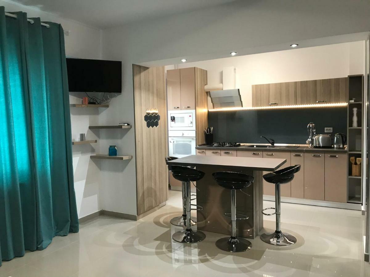 Apartamento Luxury Flat 9 Near Metro Bucarest Exterior foto