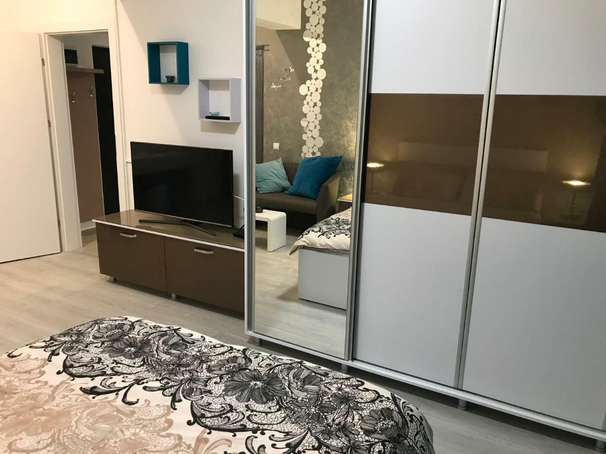 Apartamento Luxury Flat 9 Near Metro Bucarest Exterior foto