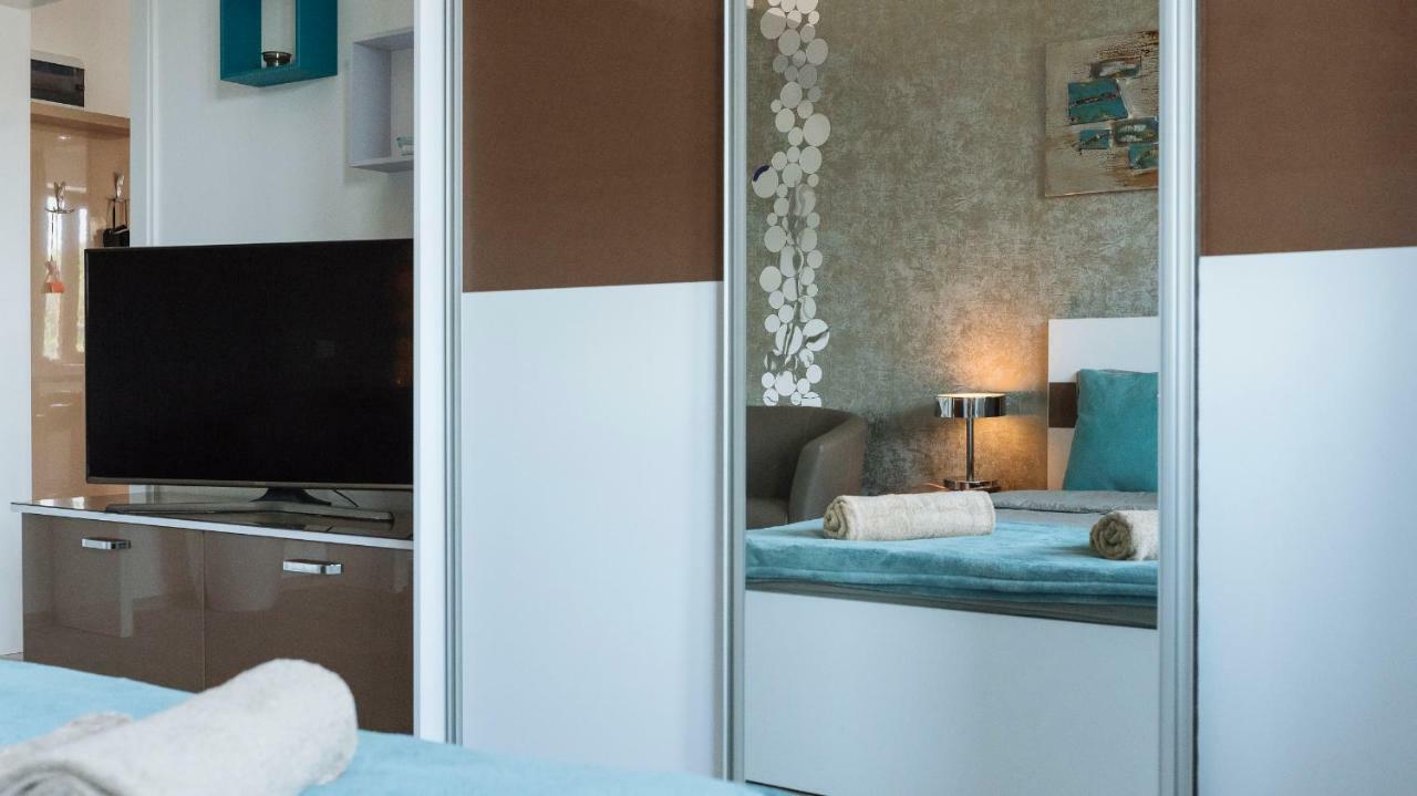 Apartamento Luxury Flat 9 Near Metro Bucarest Exterior foto