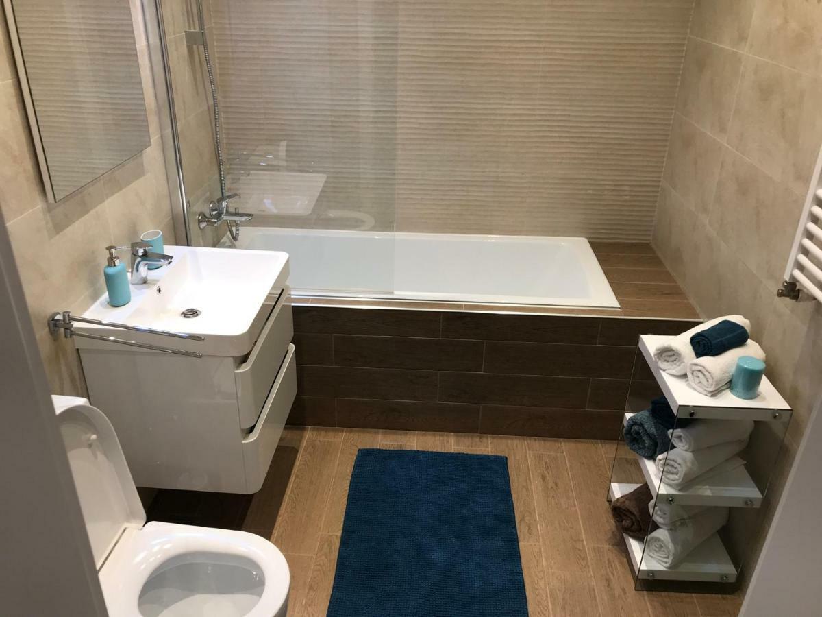 Apartamento Luxury Flat 9 Near Metro Bucarest Exterior foto